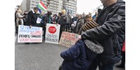  "Novák a legkiszolgáltatottabb gyerekektől vette el a védelem lehetőségét" - elkezdődött a Belügyminisztérium előtti tüntetés  