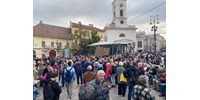  Gyülekeznek a tüntetők a Kálvin téren, a Műegyetemhez vonulnak - percről percre  