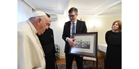  Vallásgyalázást emlegetve kért egyperces csendet a közgyűlésben a fideszes képviselő Ferenc pápa emlékére  
