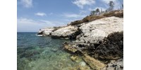 Az erkélyről akart beugrani a medencébe, most élet-halál között lebeg egy turista Cipruson