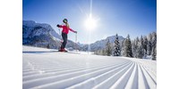 Verőfényes napsütés a sípályán – Nassfeld az osztrák Alpok csodája  