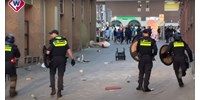  Lovasrendőrökkel oszlatták a zavargó rivális bandákat egy hollandiai üdülőhelyen – videó  