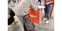  Fideszes pultokkal vették körbe az előválasztási sátrat a Bosnyák téren  
