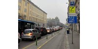  Egyedi közlekedési tábla jelent meg Budapesten, ilyet még biztos nem látott  