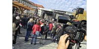  Tapétavágóval “felfegyverzett” férfit fogtak a rendőrök Orbán ünnepi beszédének helyszínén  