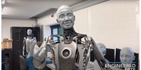  Megkérdezték a sajtótájékoztatót tartó robottól, hogy fellázadna-e a tervezője ellen  