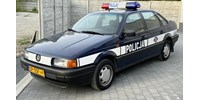 Kék villogós malacorrú: régi VW Passat rendőrautó vár új gazdára