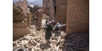 Marokkói földrengés: sok helyen puszta kézzel ássák ki a sérülteket