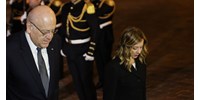  Szórakoztató jelenetet adott elő a libanoni miniszterelnök, amikor véletlenül Giorgia Meloni titkárát ölelgette meg  