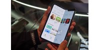  Komoly trollkodás a Samsungtól: két iPhone-t „összeragasztva” lehet kipróbálni, milyen lehet egy Galaxy Foldot használni  