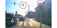  Mintha ott sem lenne, úgy mennek át a piros lámpán az autósok az Üllői úton – videó  