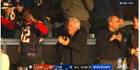  Méltósággal tűrte, hogy az ellenfél szurkolója szekálja, egy hét múlva kedvenc csapata tulajdonosával nézhetett meccset az NFL-szurkoló  