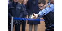  Elektromos sokkoló pisztolyokkal szerelnék fel a német rendőröket  