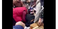  Akciós termékekért verekedtek össze a vásárlók egy prágai Lidlben – videó  