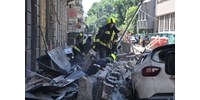  Tűzoltók kutatnak a Jókai utcai romok között - fotók a házomlás helyszínéről  