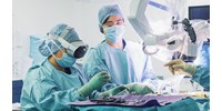  Két gerincműtét közben is bevetették az Apple új szuperszemüvegét – az orvosok szerint a készülékben óriási potenciál van  