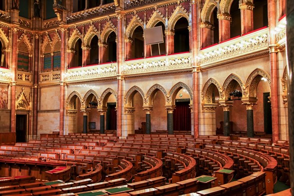 Parlament, országgyűlés, ülésterem, Országház, beruházás, adókedvezmény, felszámolás