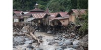  Hideg lávafolyam és villámárvíz pusztított Szumátrán, legalább 37-en meghaltak  