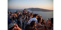 Santoriniben egyre jobban kivannak a turistáktól, korlátozásokat vezetnének be
