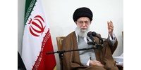  Iránban betiltottak egy lapot, mert a címlapján az ajatollah bal kezét ábrázolta  