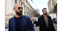  Andrew Tate kétszázzal hajtott el az ötvenes tábla mellett egy román faluban  