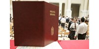  Blikk: Hamis diplomák miatt szállhatott ki az ügyészség több laktanyához  