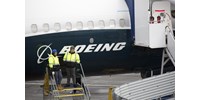  Nem tudott megállni egy Boeing 737-es a landolásnál, egy tóban kötött ki a repülőgép – videó  