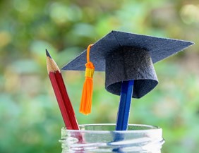 Vállalkozó tb-kötelezettsége diplomaszerzés után, munkaviszony előtt