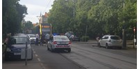  Villamos ütközött egy autóval Óbudán, leállt a villamosközlekedés  