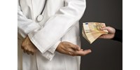 Szorult helyzetben lévő embereket használt ki egy kórház főorvosa, börtönbe kell mennie