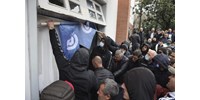  Több száz tüntető tört be a legnagyobb albán ellenzéki párt székházába  