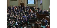  Alkotmány és jogsértő a szejm szerint a lengyel alkotmánybíróság, lemondásra szállították fel tagjait  