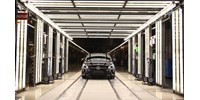  Többet dolgoznak kevesebb fizetésért, mégis kisebb bónuszt kaptak a Mercedes magyar munkavállalói  