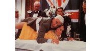 Meghalt Frank Drebin atyja, a Csupasz pisztoly, az Airplane! és a Top Secret poéngyárosa