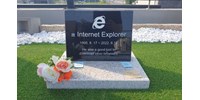  Vírusként terjed a neten az Internet Explorer sírkövéről készült fotó  