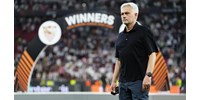  Kikelt a bíró ellen Mourinho az elveszített El-döntő után  