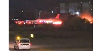  Kigyulladt egy orosz repülőgép a török antalyai repülőtéren – videó  
