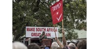  Megérkezett Amerikába a dél-afrikai fehér menekültek első csoportja  