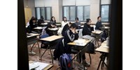 Perelik a kormányt a dél-koreai diákok, mert 90 másodperccel korábban ért véget a maratoni felvételi vizsgájuk
