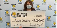 Hárommillió dolláros lottónyereményt talált a levélszemét között egy nő  