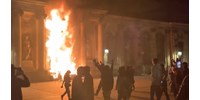  Felgyújtották a városházát Bordeaux-ban a francia tüntetők  