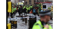  Bíróság elé állt a férfi, aki autóval gázolt a Liverpool bajnoki címét ünneplők tömegébe  