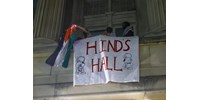 Elfoglalták a Columbia Egyetem egyik ikonikus épületét a palesztinbarát diáktüntetők   