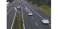  Kamion és kisteherautó ütközött az M1-esen, teljes az útzár Ausztria felé  