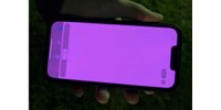  Váratlanul rózsaszínre váltott több iPhone képernyője  