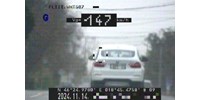 150-nel száguldozott a tolnai főutcán egy BMW-s, az se zavarta, hogy egy rendőrt is megelőzött közben