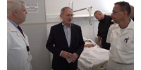  Pintér Sándor meglátogatta az esztergomi robbantás sérültjeit a Honvédkórházban - videó  