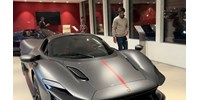 Carlos Sainz Jr. annyiban nem búcsúzott a Ferraritól, hogy vett egy Daytona SP3-at