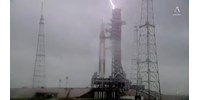  Többször is villám csapott a NASA megarakétájának indítóállásába, miközben a technikusok egy kritikus tesztet végeztek volna  