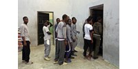  Líbia eltitkolt börtönei tartják távol Európától a menekültek tömegeit  